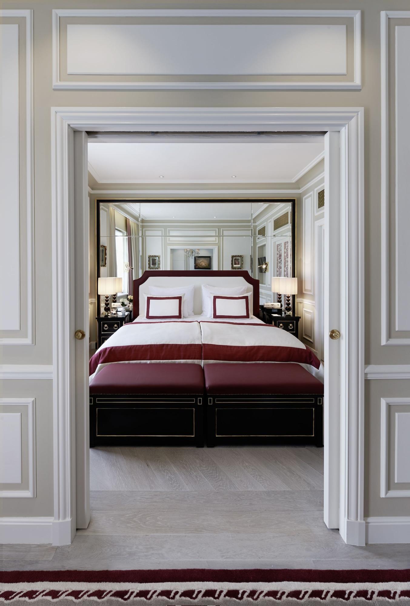 Hotel Sacher Salzburg Ngoại thất bức ảnh A bedroom at the Mandarin Oriental, Paris