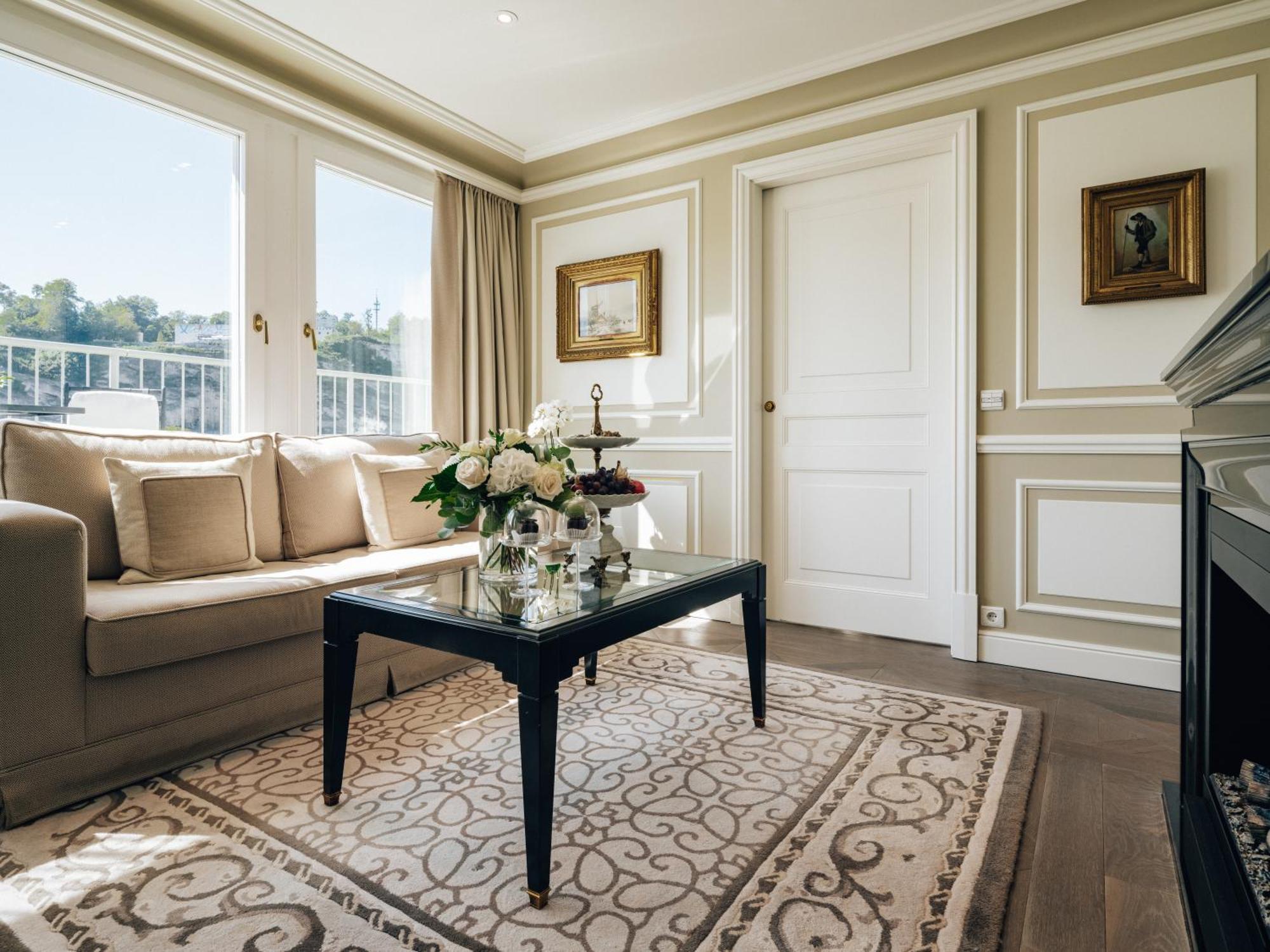 Hotel Sacher Salzburg Ngoại thất bức ảnh A living room in a suite