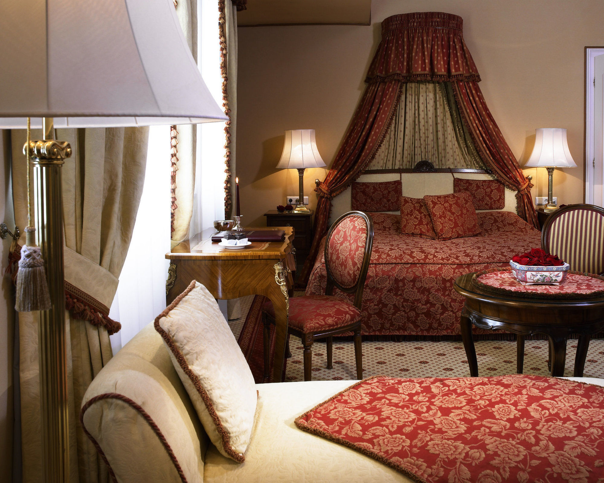Hotel Sacher Salzburg Phòng bức ảnh A suite at the Hotel de Crillon